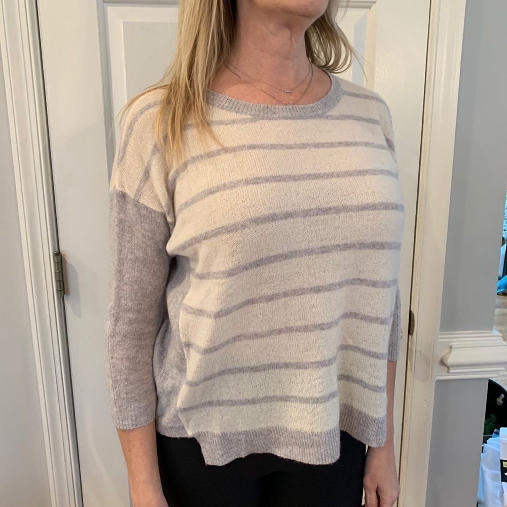 360 Cashmere Gray Striped Sweater sz XS